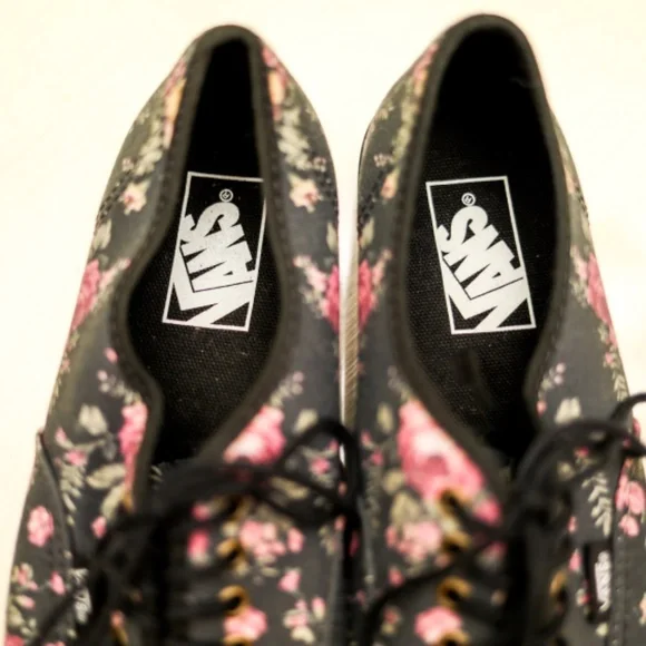 Vans Black Rose Floral Sneakers Size 7.5 - Picture 3 of 5